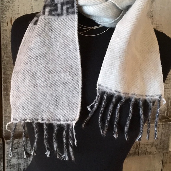Alpaca Black/Cream Reversible Scarf 76x6 - Picture 6 of 8